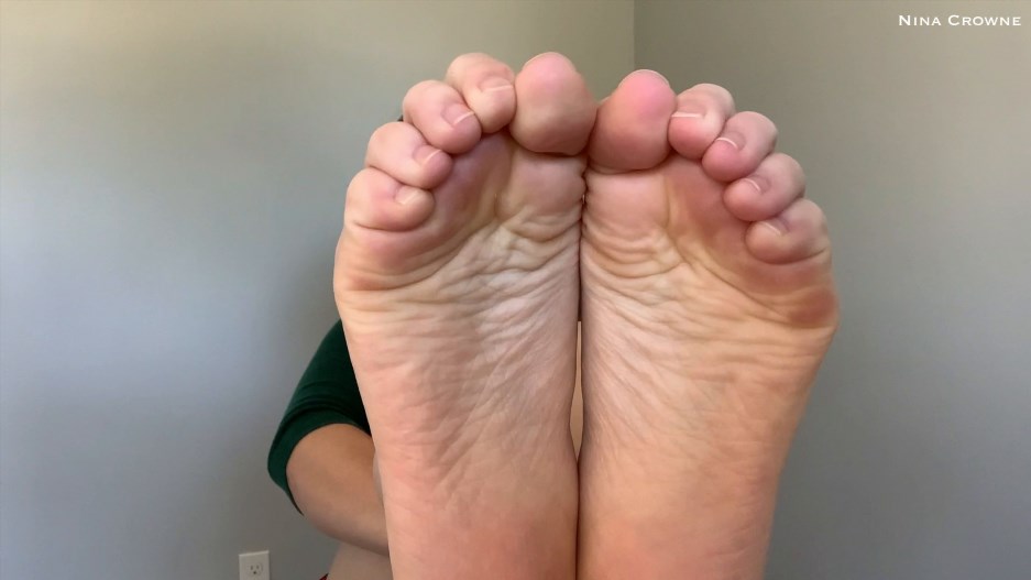 Nina Crowne - Scrunched Soles JOI